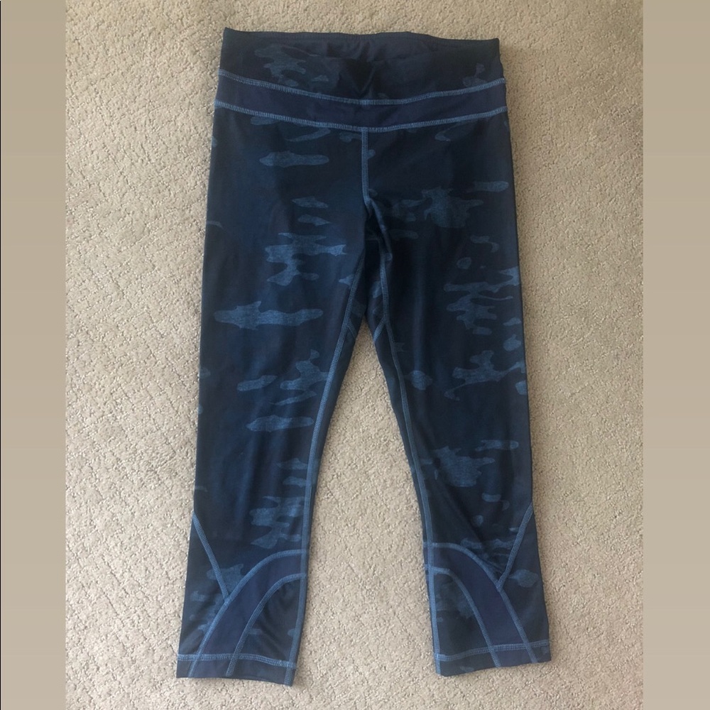 lululemon cropped camo leggings - Size 4